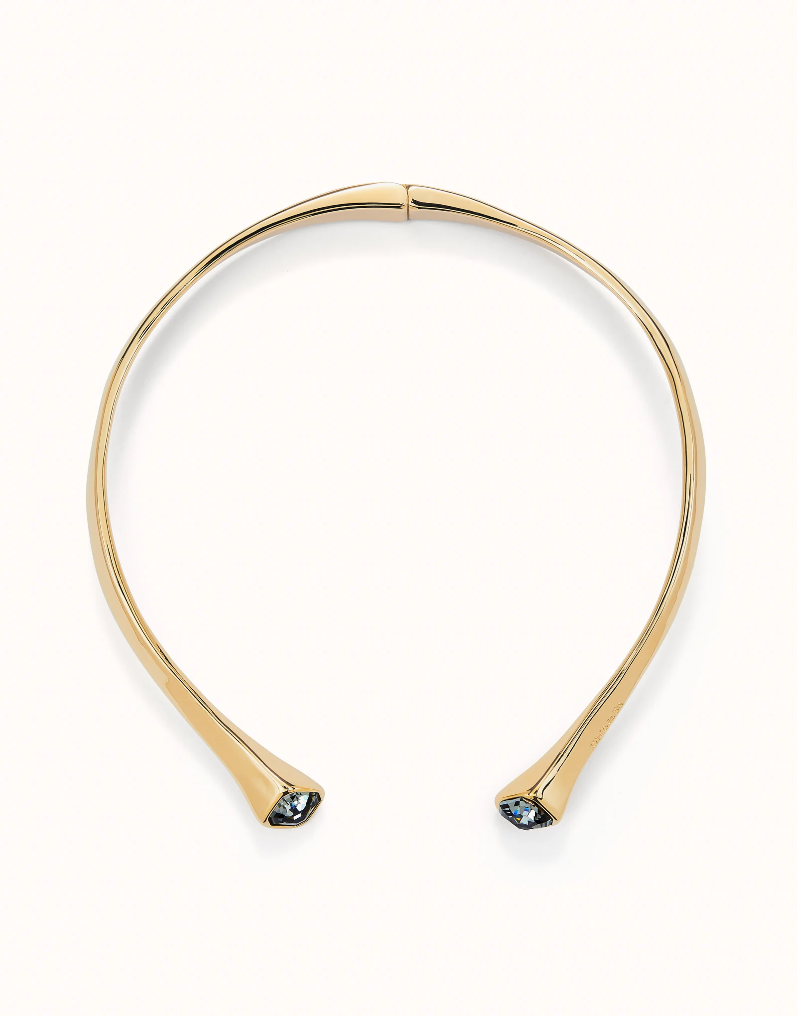 Collar bañado en oro 18k con cristal negro UNOde50